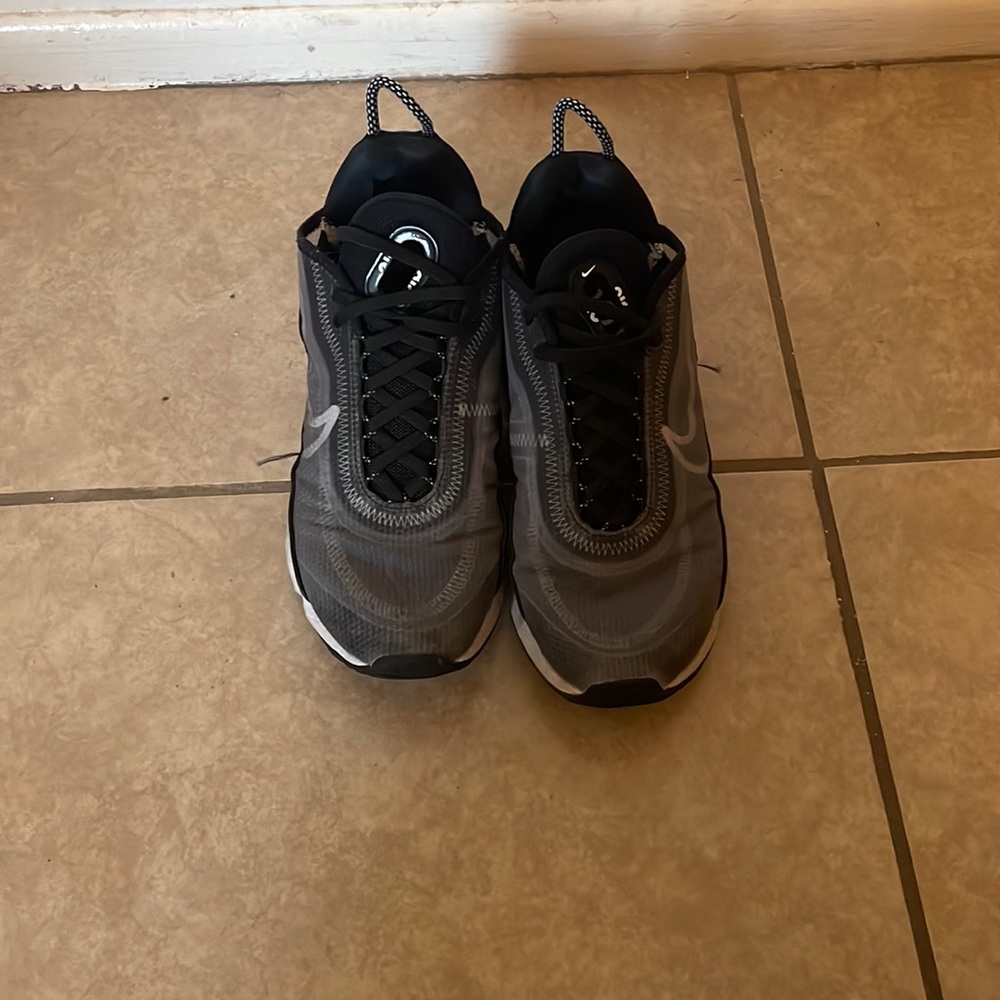 Black Nike airmax size 8